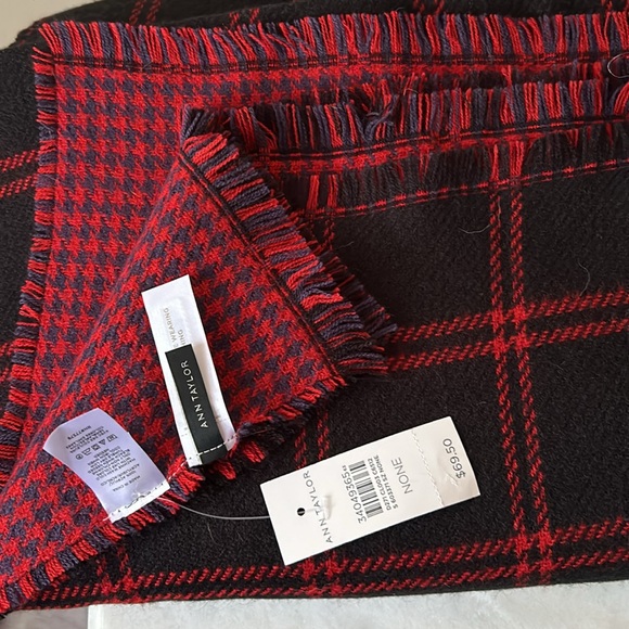 Ann Taylor Oversized Reversible Blanket Scarf, NWT - Picture 2 of 3